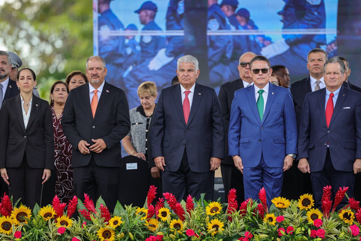 *Presidente Mulino juramenta a 1,386 nuevos agentes que reforzarán la seguridad en el país*
El presidente <a href="/JoseRaulMulino/">José Raúl Mulino</a> participó en la ceremonia interinstitucional de graduación en la sede del Ministerio de Seguridad Pública (Minseg). Durante el acto, juramentó a 1,386 .