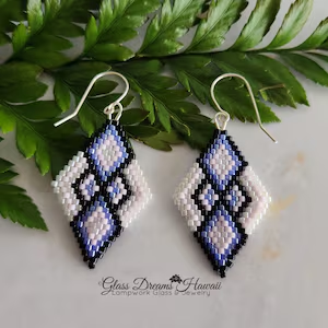 GlassHawaii's tweet photo. https://t.co/mm3qXsqg1O Geometric Beaded Dangle Earrings #handbeaded #featherlight #giftideas https://t.co/omd4SSuakJ