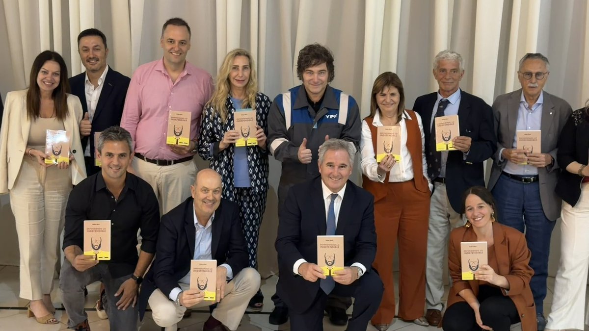 PREGUNTA: ¿A qué atribuye la influencia que han ganado sus ideas “anarco-capitalistas” en la política actual? ¿Cómo es que estas “desembarcan” en América Latina?

WALTER BLOCK: A Murray Rothbard, padre del anarcocapitalismo. Y en Latinoamérica, se lo atribuyo a ese león de 300kg,