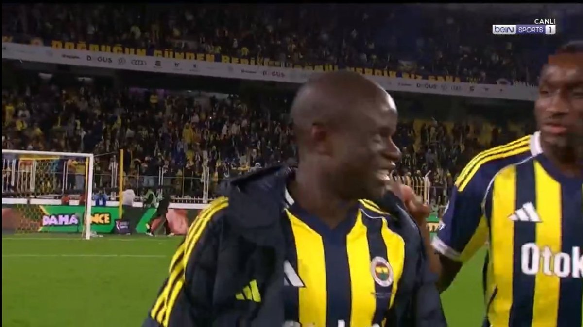 Mahmut063871's tweet photo. #FBvGB
Kante'den güzel bir başlangıç! Alıştıkça daha iyi olacağına inancımız tam! https://t.co/3aF2m1YQGl