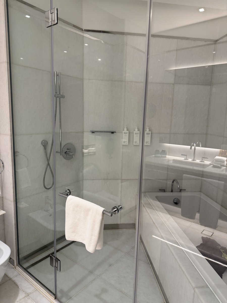 These are both asking for trouble 💦😈