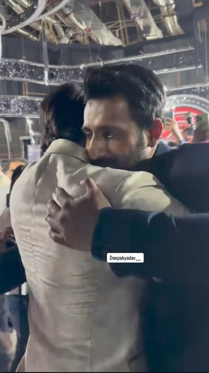 The aura that hug holds 💪🏻💥🔥
#VivianDsena