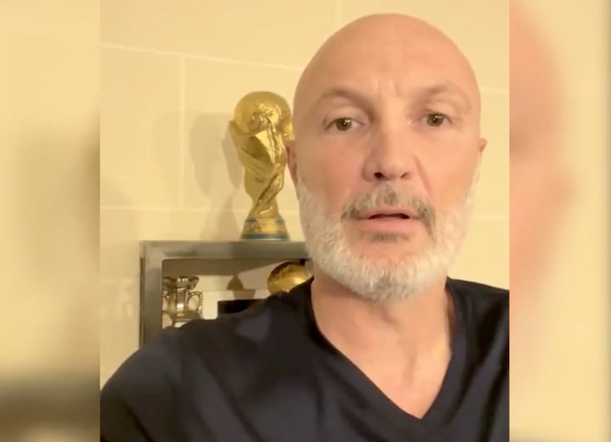 redinovic's tweet photo. @lnstantFoot Franck c’est quoi ça ? Je pensais que t’étais un mec bien, on portait le meme prénom en équipe de France, ca va pas ou quoi ?! https://t.co/VOvopuc9w9