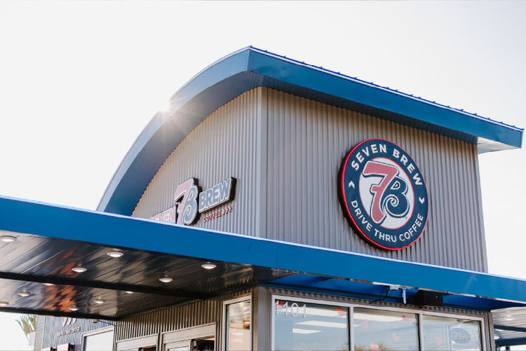 NiessinkCRE's tweet photo. It’s official—@7BrewCoffee is NOW OPEN in Castleton! ☕️⚡️
Located at 6411 E. 82nd St (right off 82nd &amp; Center Run). Another deal Niessink Commercial is proud to represent in the Indy market.

Swing by the drive-thru if you're in the area! https://t.co/E9zt3opSAc