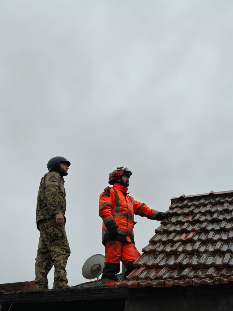 MarinhaPT's tweet image. Dispositivo da Marinha e da @amn_portugal  continua no terreno a apoiar a população afetada pelas tempestades

Saiba mais em marinha.pt/pt/media-cente…

#marinha #amn #Leiria