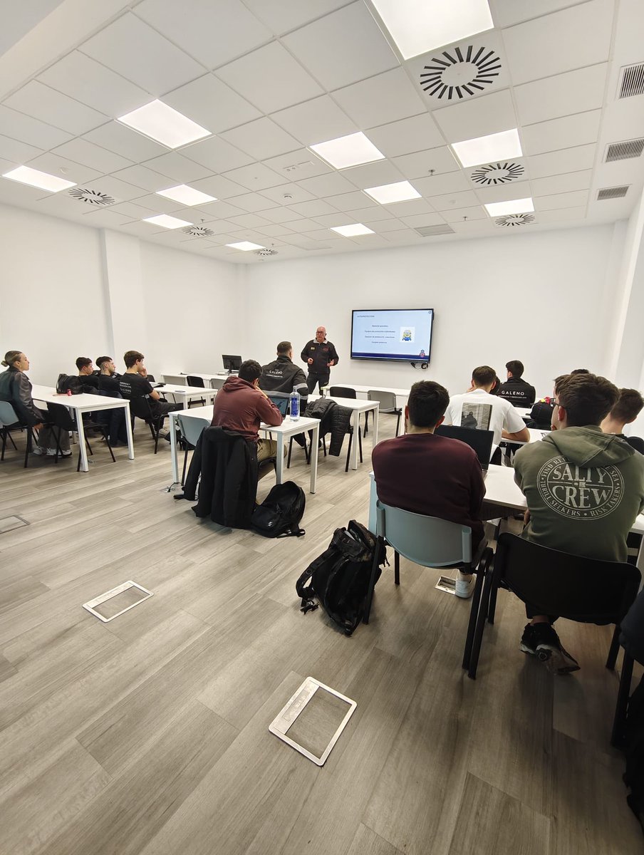 Nuestro personal de Protección Civil impartió una sesión teórica sobre la gestión del riesgo de inundaciones en el Instituto XTART dirigida al alumnado del ciclo formativo. 

La formación se centró en los aspectos técnicos y operativos aplicables a este tipo de emergencias.