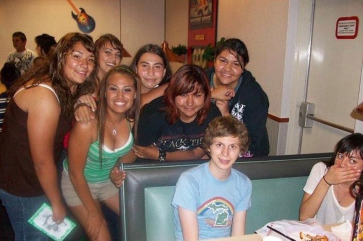 michael cera &amp; aubrey plaza at a chuck e. cheese after 'scott pilgrim' had premiered, 2010