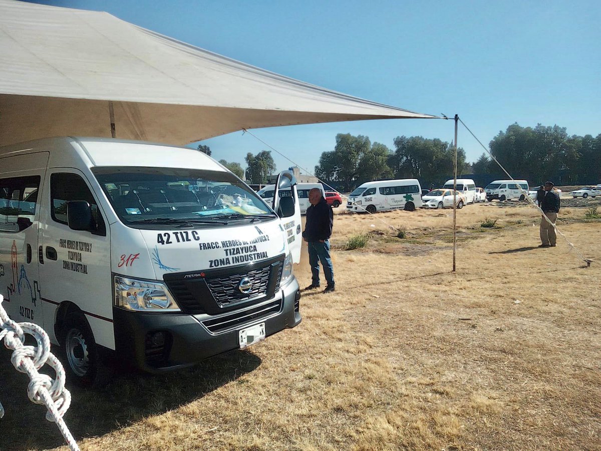 MovilidadHgo's tweet photo. #EnAcción ✅ | Personas concesionarias y permisionarias: el equipo del Sistema de Transporte Convencional de Hidalgo (#STCH), organismo sectorizado a la #Semot, se encuentra en #Tizayuca brindando atención a través de la Unidad Móvil. https://t.co/2A6UJuEqKl