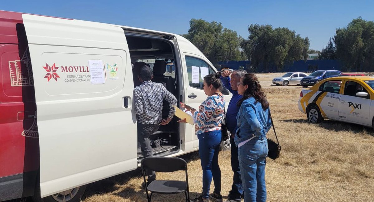 MovilidadHgo's tweet photo. #EnAcción ✅ | Personas concesionarias y permisionarias: el equipo del Sistema de Transporte Convencional de Hidalgo (#STCH), organismo sectorizado a la #Semot, se encuentra en #Tizayuca brindando atención a través de la Unidad Móvil. https://t.co/2A6UJuEqKl