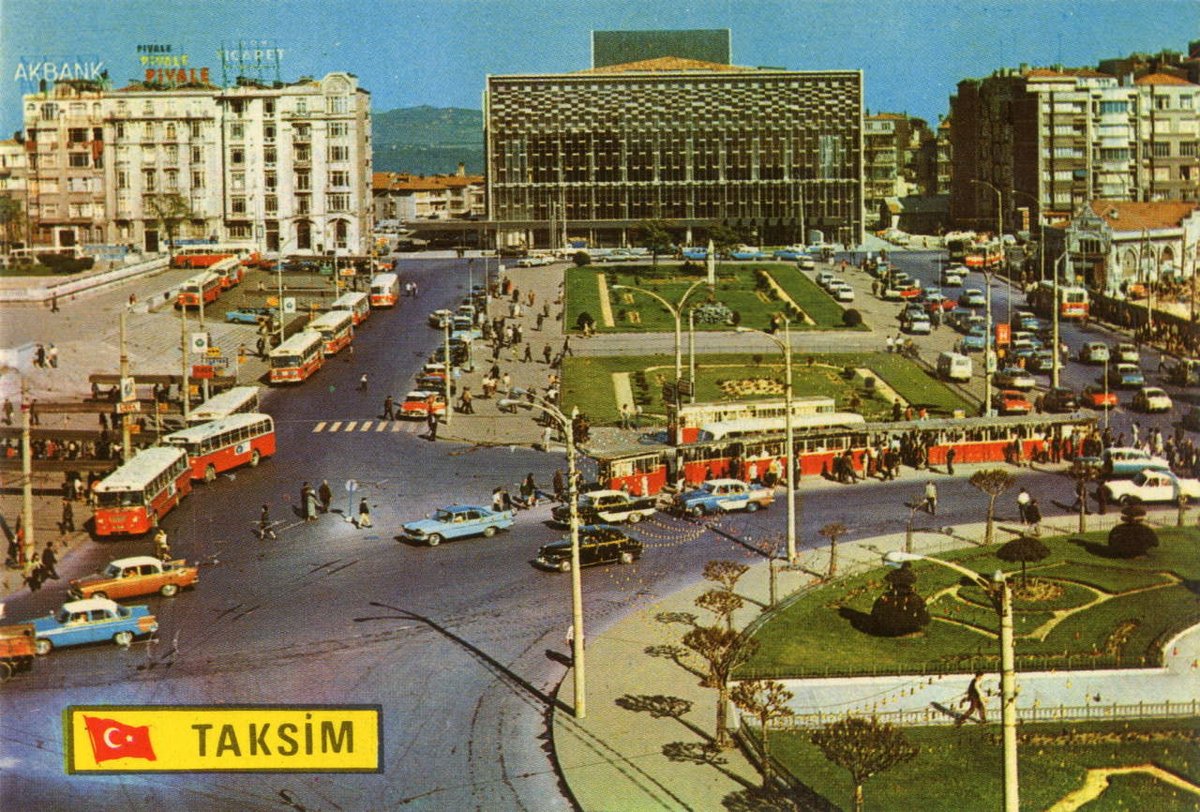fromoldturkey's tweet image. Takriben 70'li yıllara ait harika bir Taksim kartpostalı...