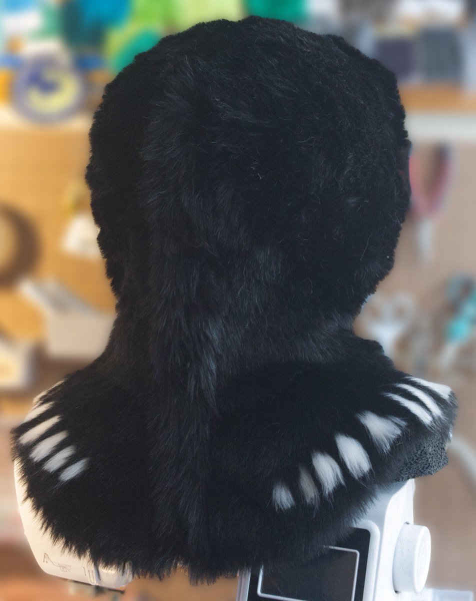 Hey folks, I’m doing a charity auction for this loon fursuit head! 

Auction starts tonight 2/9 at 5:00 PM CST and will end Sunday 2/15 at 5:00 PM Central Time
Starting bid: $100

thedealersden.com/listing/loon-h…