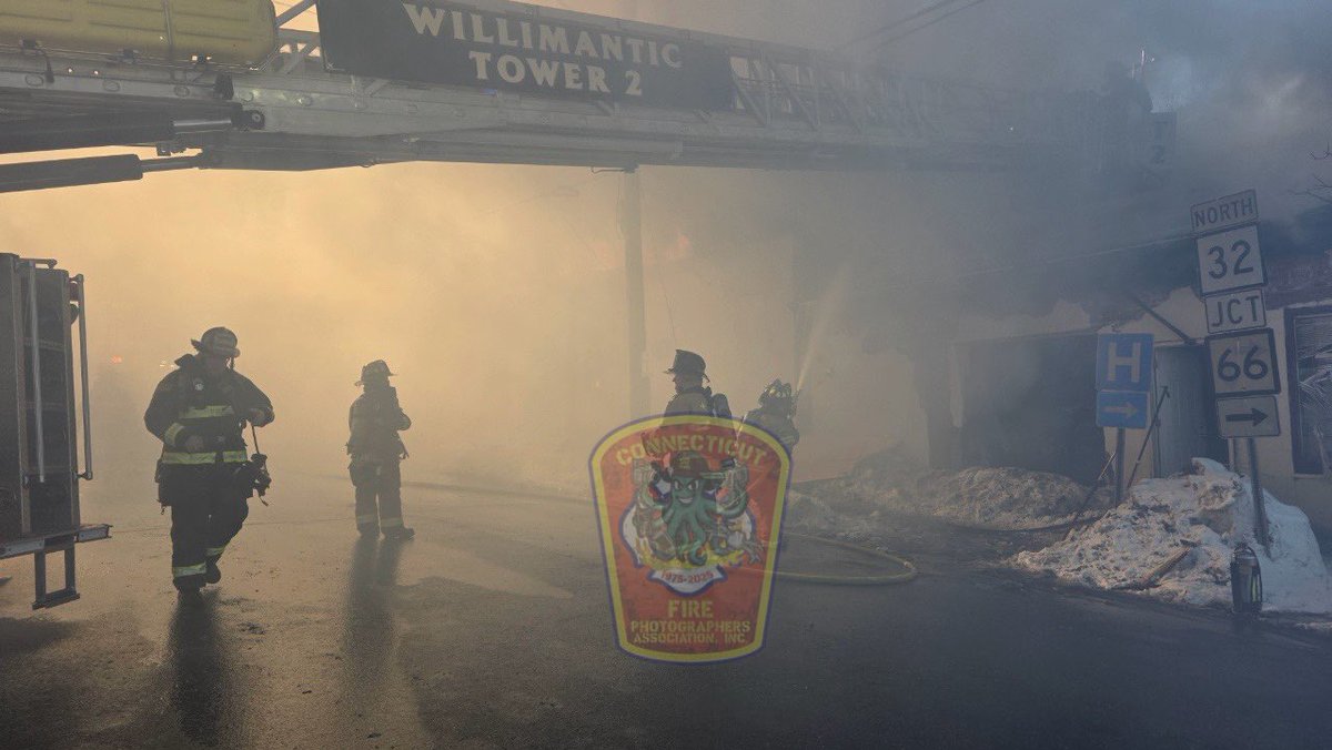 ctfirephoto's tweet photo. UPDATE FROM WILLIMANTIC: CFPA Connecticut member Rob Ladd @NlcFire reports fire is in a partially vacant 25x250 commercial property. Fire is throughout. @WillimanticFD #willimanticfire #willimanticct https://t.co/hdVaOalqJj
