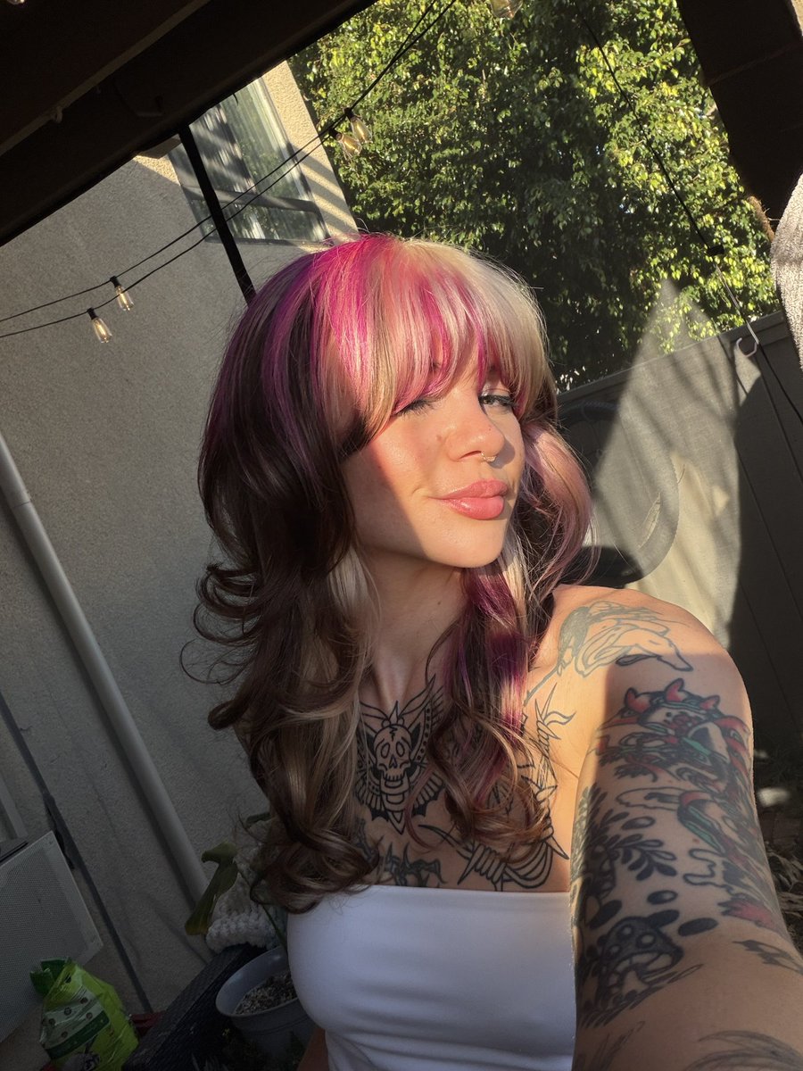 Slowphase_'s tweet photo. Alt women >>> https://t.co/cRwRmsuReF