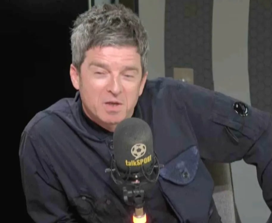 OasisPlanet_'s tweet photo. Noel Gallagher talks BRIT Awards Songwriter Of The Year controversy: 

“If anybody’s got a problem with it, meet me there. We’ll have it out on the red carpet”

“We sold a million records last year. Didn't even get off the couch and I'm not sure there's a songwriter that can match that”