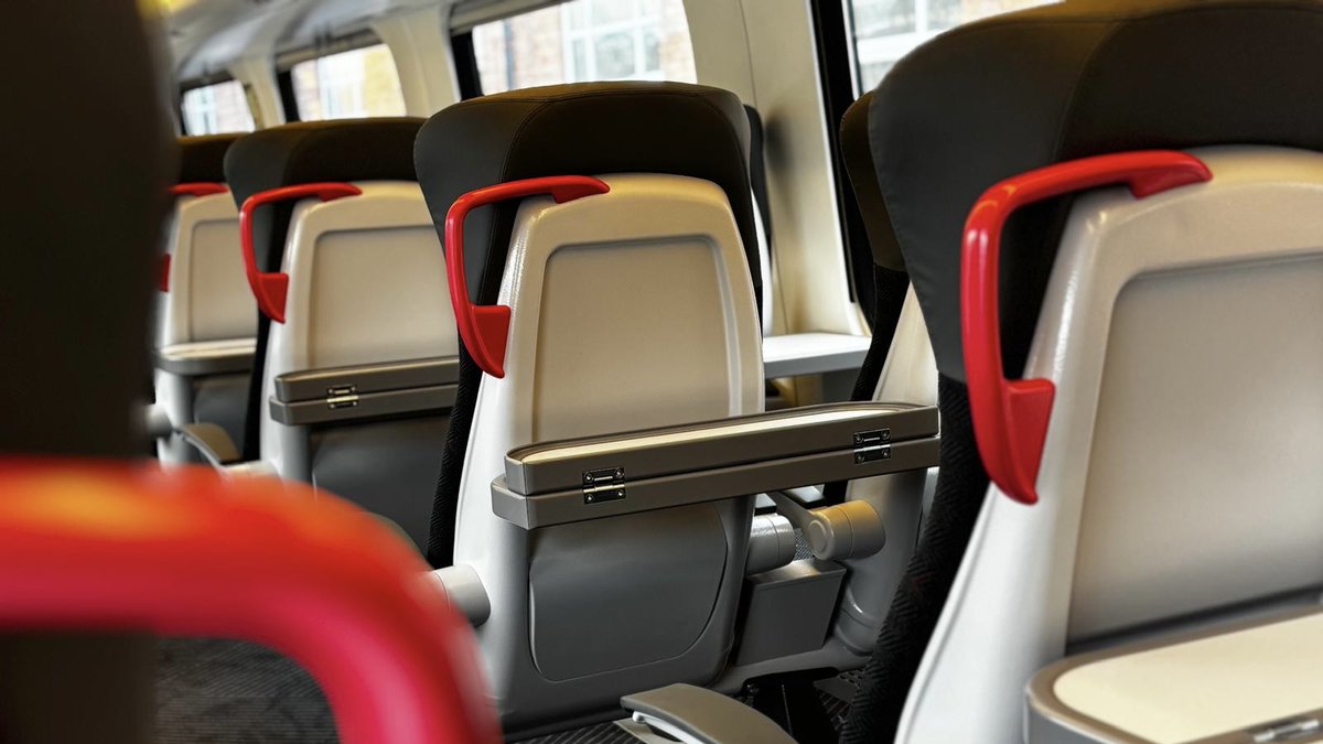 railexpress's tweet image. Unveiled today, the first CrossCountry Voyager refurbishment.

New seats, more legroom, new tables, new carpets, new LED lighting, new graphics inside, new livery outside, upgraded CCTV and yes, refurbished toilets!

First unit completed is 220033.
More in issue 358.