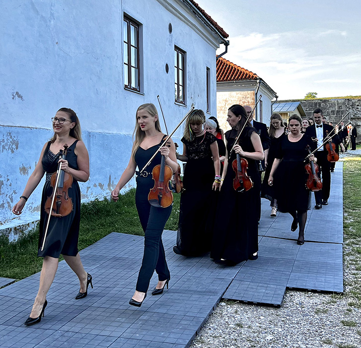 Oopperamatkat's tweet photo. 🎭 Saarenmaan oopperapäivät 2026 Saarenmaa / Kuressaare. Vierailija: Teatro Goldoni di Livorno.
Matka 20.–24.7.2026, lippukiintiö 50. #ooppera
 https://t.co/ZmaqiL60Bf https://t.co/12W0dPr3Vk