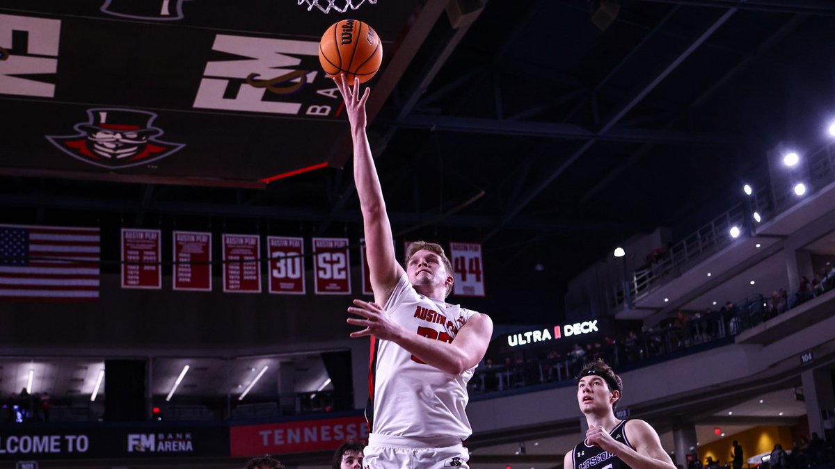GovsMBB's tweet photo. Another big week for our guy, @CollinParker32! 🎩🏀 https://t.co/6JK8PFaq0H