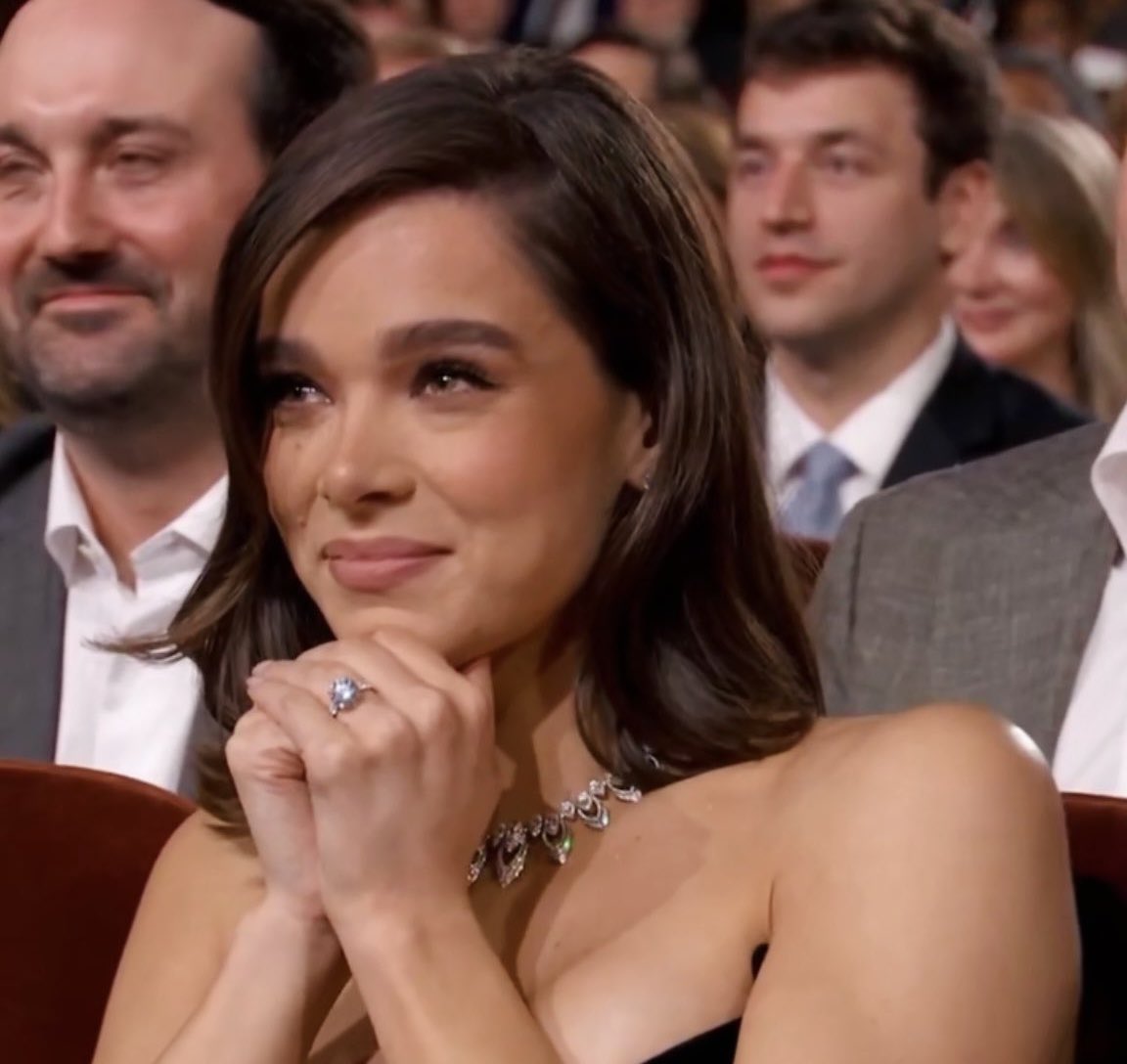 ReddCinema's tweet photo. find someone that looks at you the way hailee steinfeld looks at josh allen https://t.co/ynR9ulnAoa