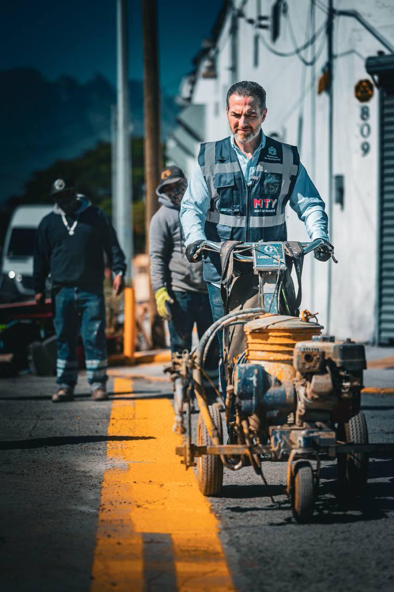 Haciendo lo mismo que hemos hecho desde el primer día: estar en la calle, escuchar a la gente y resolver. Eso es lo que importa en este momento y en eso estamos concentrados. ¡Ánimo!