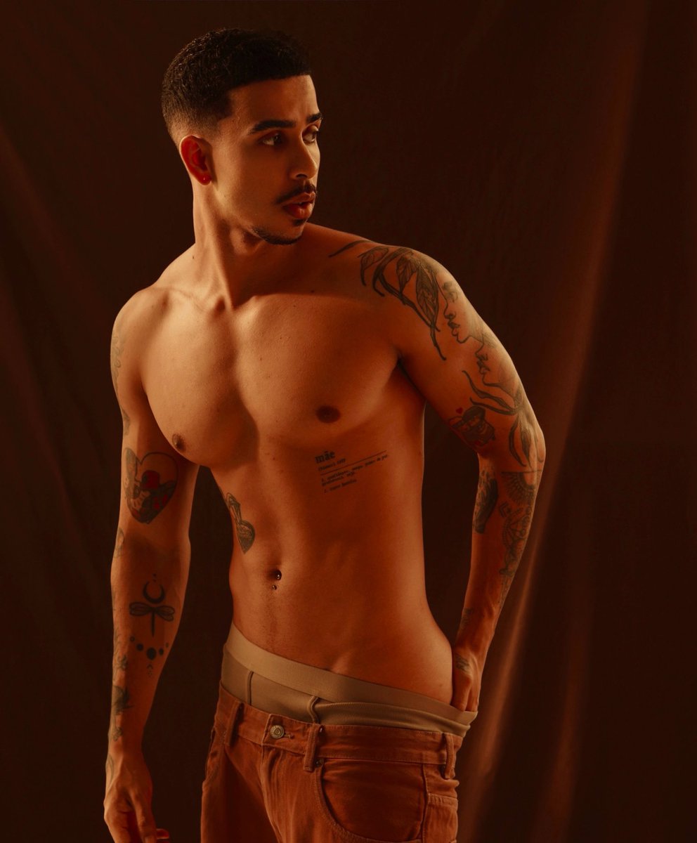 thiagoPantaleao's tweet image. vocês falando que eu pareço o bad bunny por favor continuem