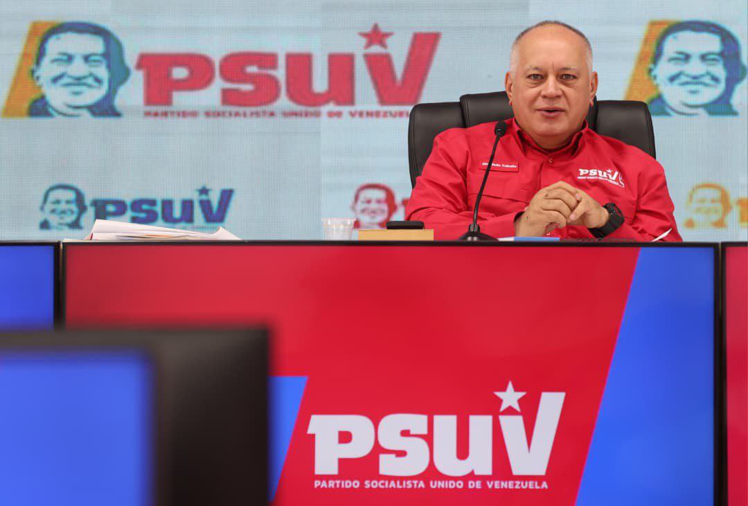 #EnPazNosotrosVenceremos | PSUV ratifica la paz, la movilización popular y el camino político junto al pueblo 🇻🇪✊

Durante la rueda de prensa semanal de la Dirección Nacional del Partido Socialista Unido de Venezuela (PSUV), el secretario general Diosdado Cabello Rondón ofreció