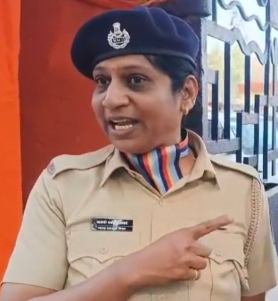 The irony is staggering. A woman who was abused first is vilified for hitting back with "Thakur hu, bakch*. di mat karna," instantly branded casteist. But another woman can publicly heckle a minister, openly mock the Kumbh Mela, and throw a tantrum just because her caste leader