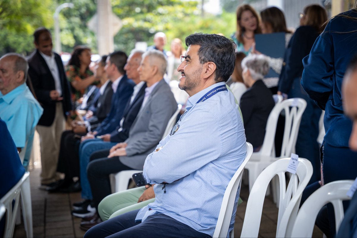 IUDIGITAL's tweet photo. En la Plaza de la Libertad acompañamos  el #DíadelPeriodista junto al @elclubdeprensa . La palabra como puente, la verdad como motor y la pasión como esencia del oficio.
Que nunca falten las ganas de preguntar, escribir con el alma y cuidar a la sociedad. https://t.co/ZLQckkYlGq