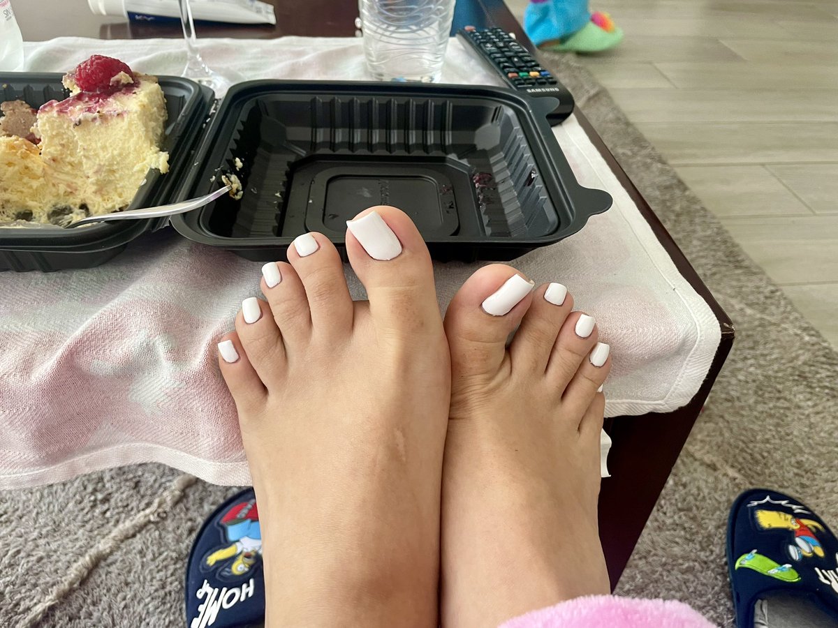 CoupleToesis tweet media