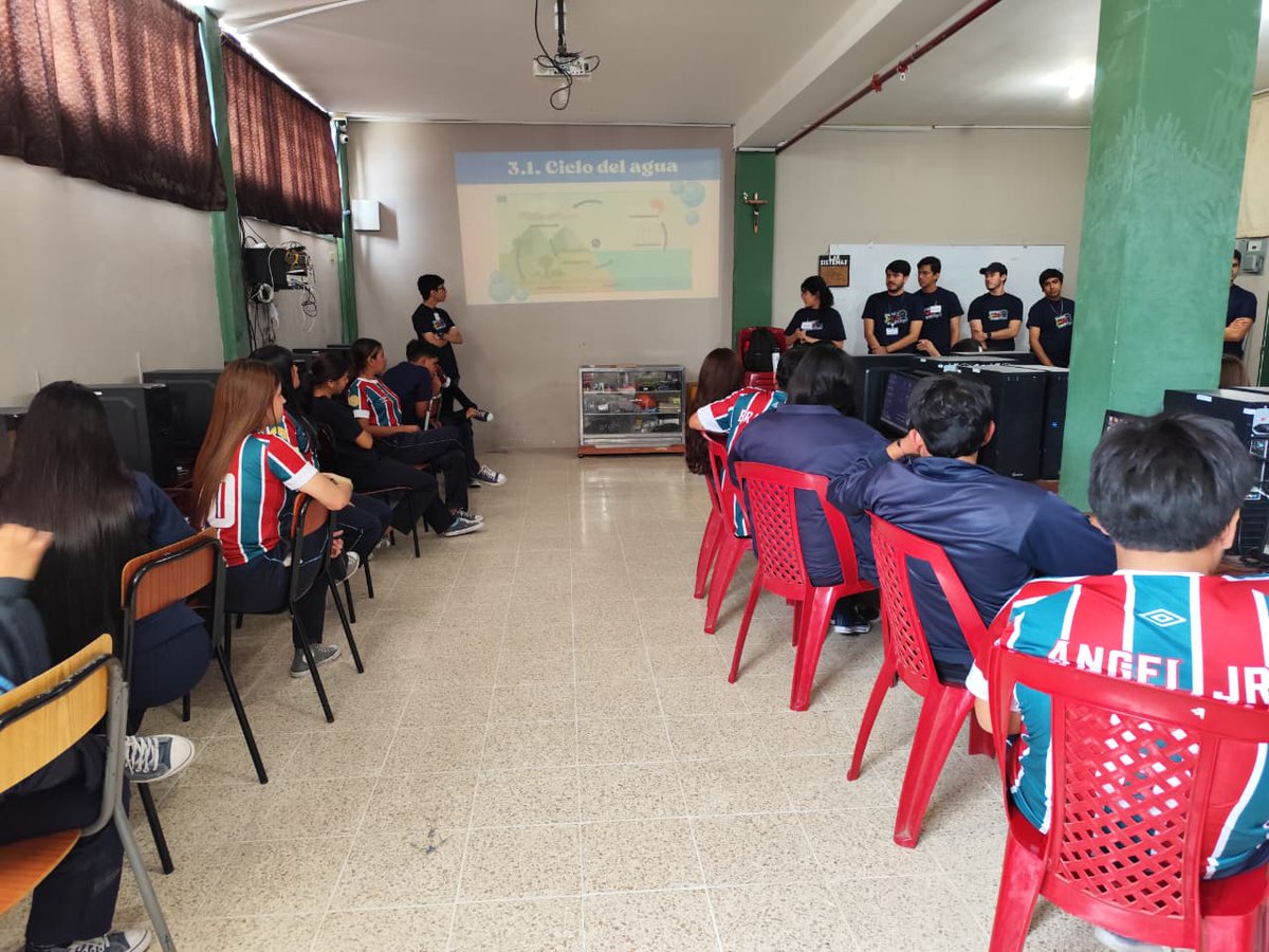 Vinculos_Espol's tweet photo. 💧 #ESPOL impulsa la cultura del agua en Daule mediante el proyecto #Eduagua, liderado por la FCNM.
Estudiantes y docentes capacitaron a la comunidad educativa en gestión hídrica y análisis de calidad del agua.
🌱 14 Embajadores del Agua.
#VinculaciónESPOL #Sostenibilidad https://t.co/1CJ2cPf7rq