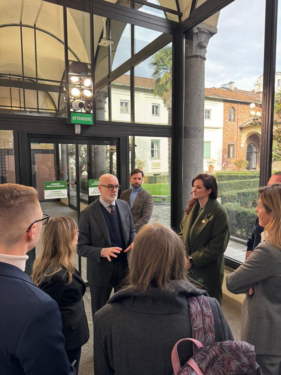 GrandeBrera's tweet photo. Il Cenacolo Vinciano ha avuto il piacere di accogliere il Primo Ministro della Lituania Inga Ruginienė, il Console Onorario Alessandro Maria Ferreri e l’ambasciatrice S.E. Dalia Kreivienė, ricevuti dal Direttore Generale Angelo Crespi in occasione della loro visita istituzionale. https://t.co/3IU559VSF1