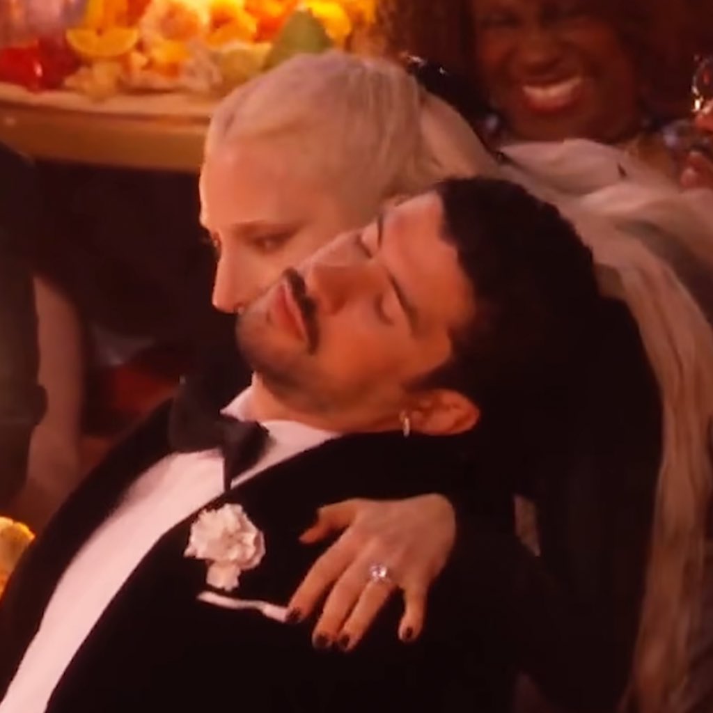 Bad Bunny HQ tweet media