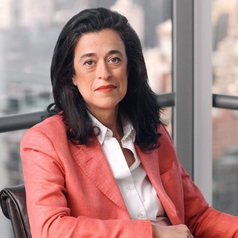 ActuFoot_'s tweet image. 🚨🚨 Shéhérazade Semsar 🇮🇷, vice-présidente du conseil de surveillance de l’OM et bras-droit de McCourt 🇺🇸, 𝗽𝗿𝗲𝗻𝗱 + 𝗱𝗲 𝗽𝗹𝗮𝗰𝗲 𝗮𝘂 𝗰𝗹𝘂𝗯, 𝗮𝗴𝗮𝗰𝗲 𝗹𝗮 𝗱𝗶𝗿𝗲𝗰𝘁𝗶𝗼𝗻 𝗘𝗧 𝗙𝗔𝗜𝗧 𝗗𝗘́𝗦𝗢𝗥𝗠𝗔𝗜𝗦 𝗣𝗢𝗟𝗘́𝗠𝗜𝗤𝗨𝗘 𝗘𝗡 𝗥𝗘𝗟𝗔𝗬𝗔𝗡𝗧 𝗗𝗘𝗦…