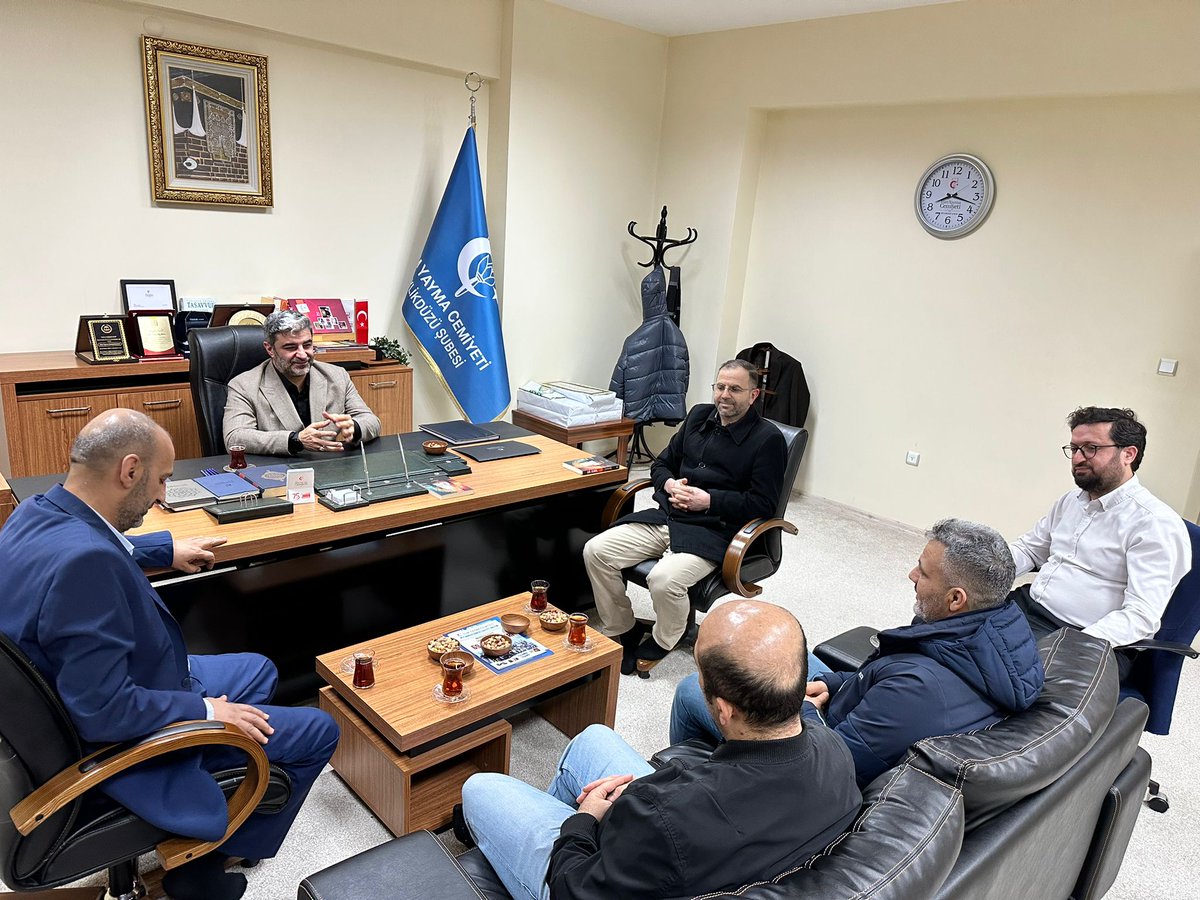 Hüda par Beylikdüzü ilçe teşkilatımız ilçemizde sivil toplum kuruluşlarından ilim yayma cemiyeti Beylikdüzü şubesine ziyaret gerçekleştirdik.İlim yayma şubesinin faaliyetleri ve çalışmaları hakkında bizi bilgilendiren sayın Duran Akpınar başkanıma ilgilerinden dolayı teşekkür ede