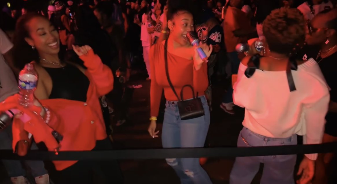 OnlyOneSymone's tweet image. #GalentinesDay was a total vibe! Love my girls! ❤️