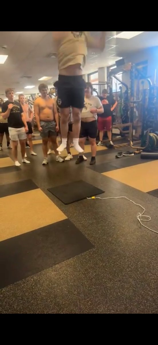jackdeann_'s tweet photo. 32 inch vertical at 200lbs BW
1% better everyday…
@CoachWykle @CoachNovakLoras @CoachNorwell @keegan_linwood @Tjhamilton38 @CHSJacketsFB @ExpoRecruits @odr365 https://t.co/1cuCmKnidj