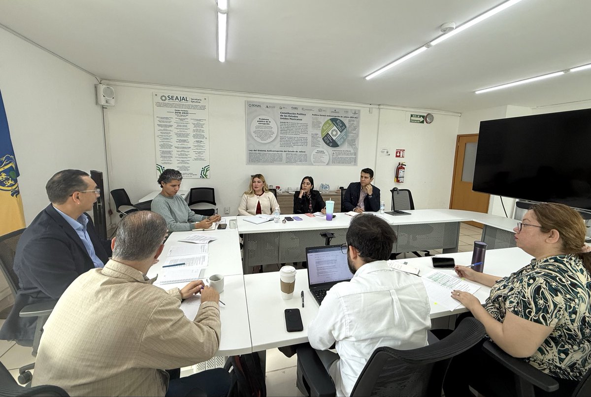 cpsseajal's tweet image. 🟢 Integrantes del @cpsseajal y #SESAJ @SEAJalisco en  reunión de trabajo para definir la ruta de colaboración en los proyectos conjuntos del #PTA, los cuales se encuentran alineados con la #PEAJAL, fortaleciendo así las acciones de prevención, control y combate a la corrupción.