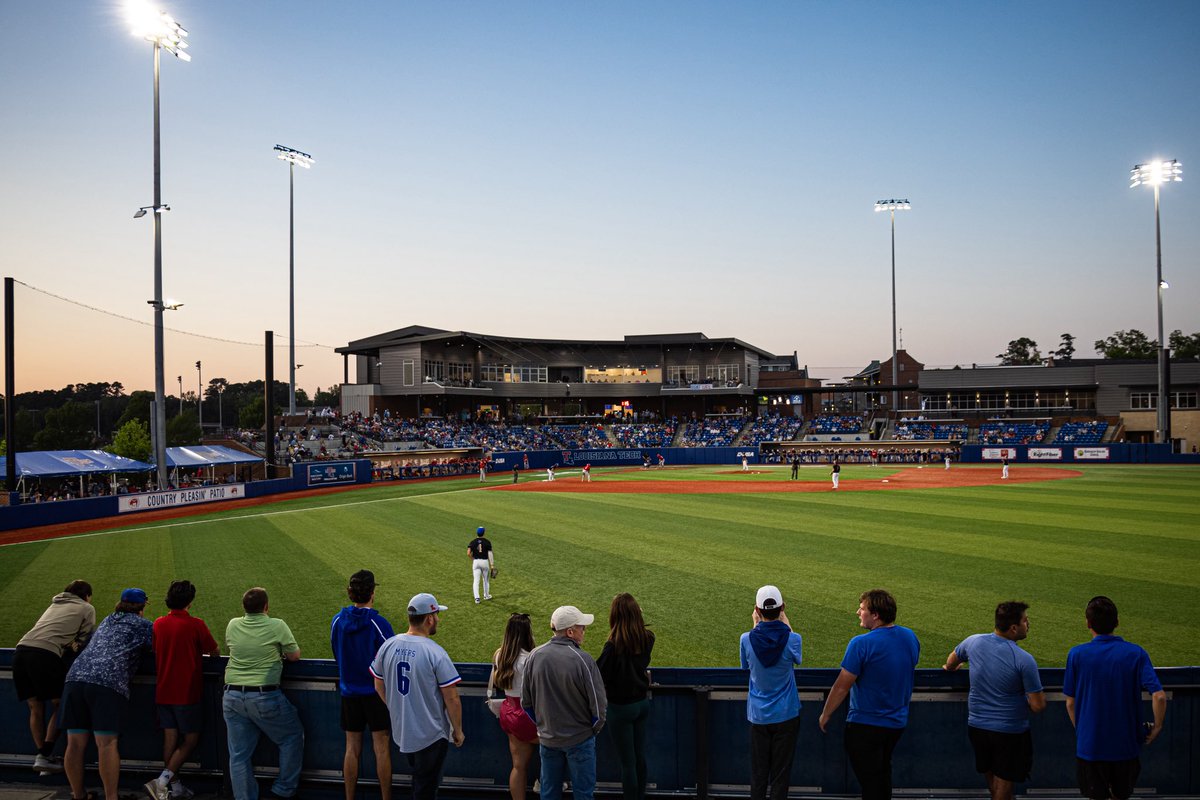 Diamond Dogs tweet media