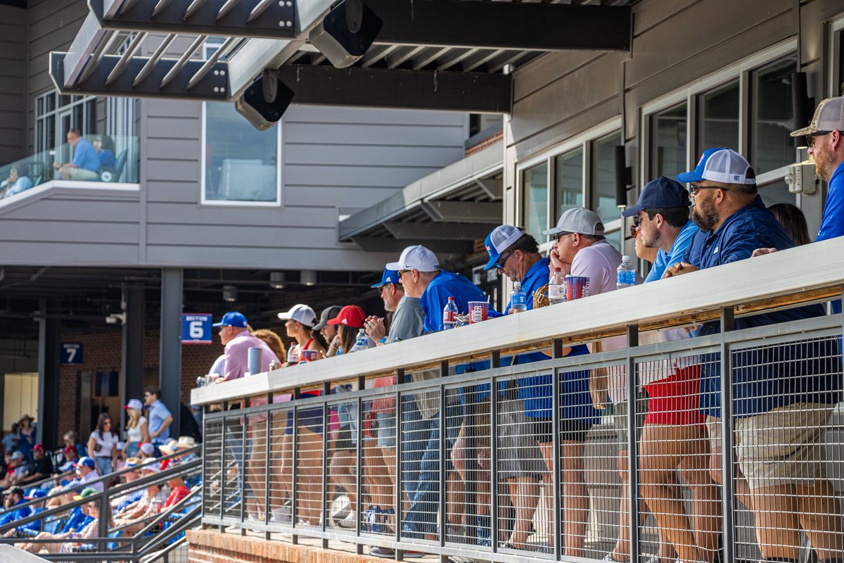 Diamond Dogs tweet media