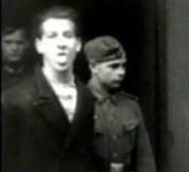 RudiGeerts's tweet image. Just before his execution, Jean Quarré, French professional football player and resistant, sticks his tongue out for the Nazi photographer.
Courage until the very end.  He was 22.