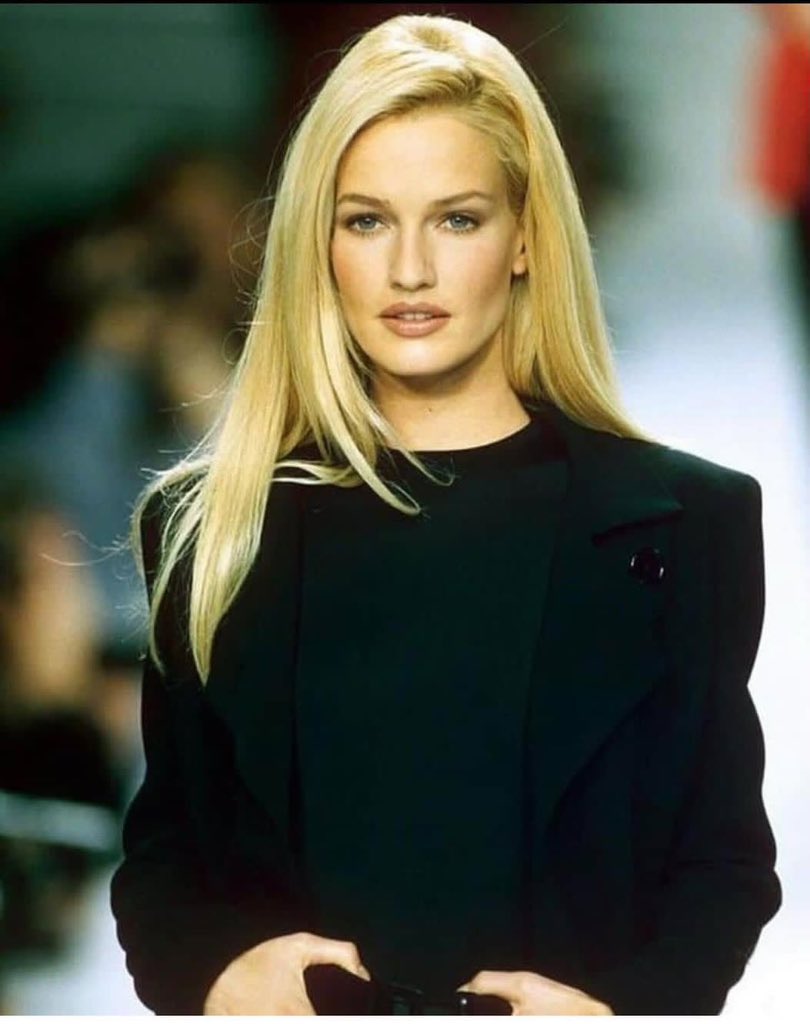 dejanirasilveir's tweet image. 🚨🚨VIOLADA DESDE LOS 2 AÑOS y luego como top model en los 90.
Esta es la denunciante original de Epstein, la supermodelo holandesa Karen Mulder.

Se ATREVIÓ a denunciar las violaciones y tráfico de niños

La tildaron de loca, la encerraron en un hospital psiquiátrico y le…