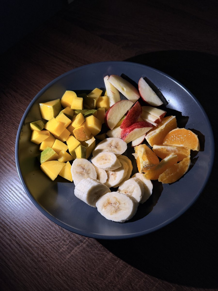 PrimActive_'s tweet photo. I don’t do all that “high protein low carb” bs 
What I do is a “balanced plate / eat well guide”

Source of protein,
Carbs
Fibre

And keep it stepping it’s supposed to be simple not overwhelming and confusing https://t.co/2eHE2HEomE