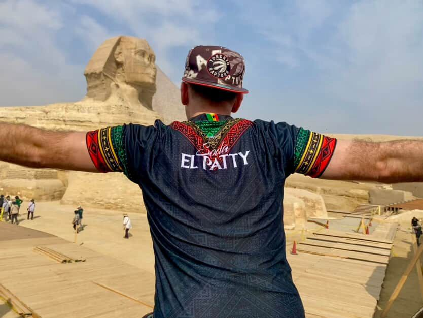 LimonBlackStar's tweet photo. Egipto se llenó de la mejor camisa de CR. Nuestro gran amigo, Adam Cooper, lució con orgullo nuestra piel, dejando claro que Limón Black Star está vivo. Los faraones ya saben de nosotros y nos enviaron las mejores vibras. Si aún no tiene nuestra piel, la puede pedir al 6043 3760 https://t.co/GTxQd1ilob