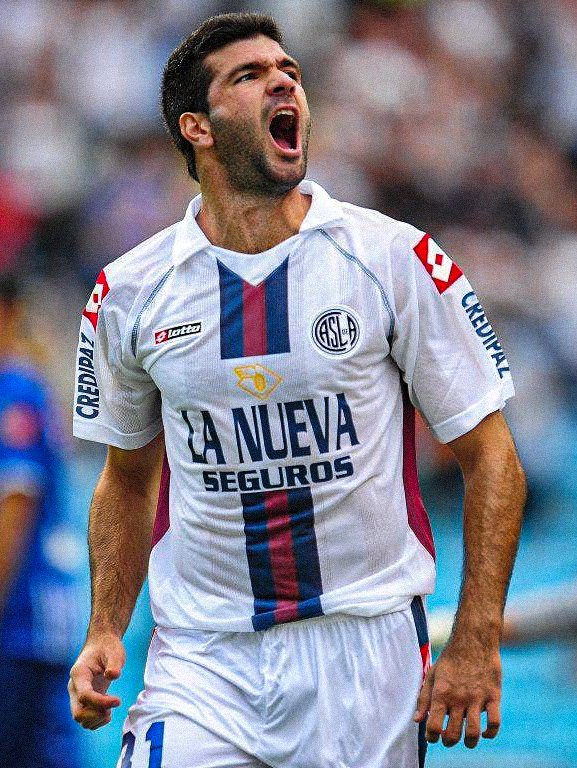 soyfedemartinez's tweet photo. 🚨 Emannuel Gigliotti se retiró del fútbol profesional. Jugador que marcó un antes y un después en #SanLorenzo en 2012.

Boedo no olvida, Puma. 🔵🔴 https://t.co/zBdeVdHhL9
