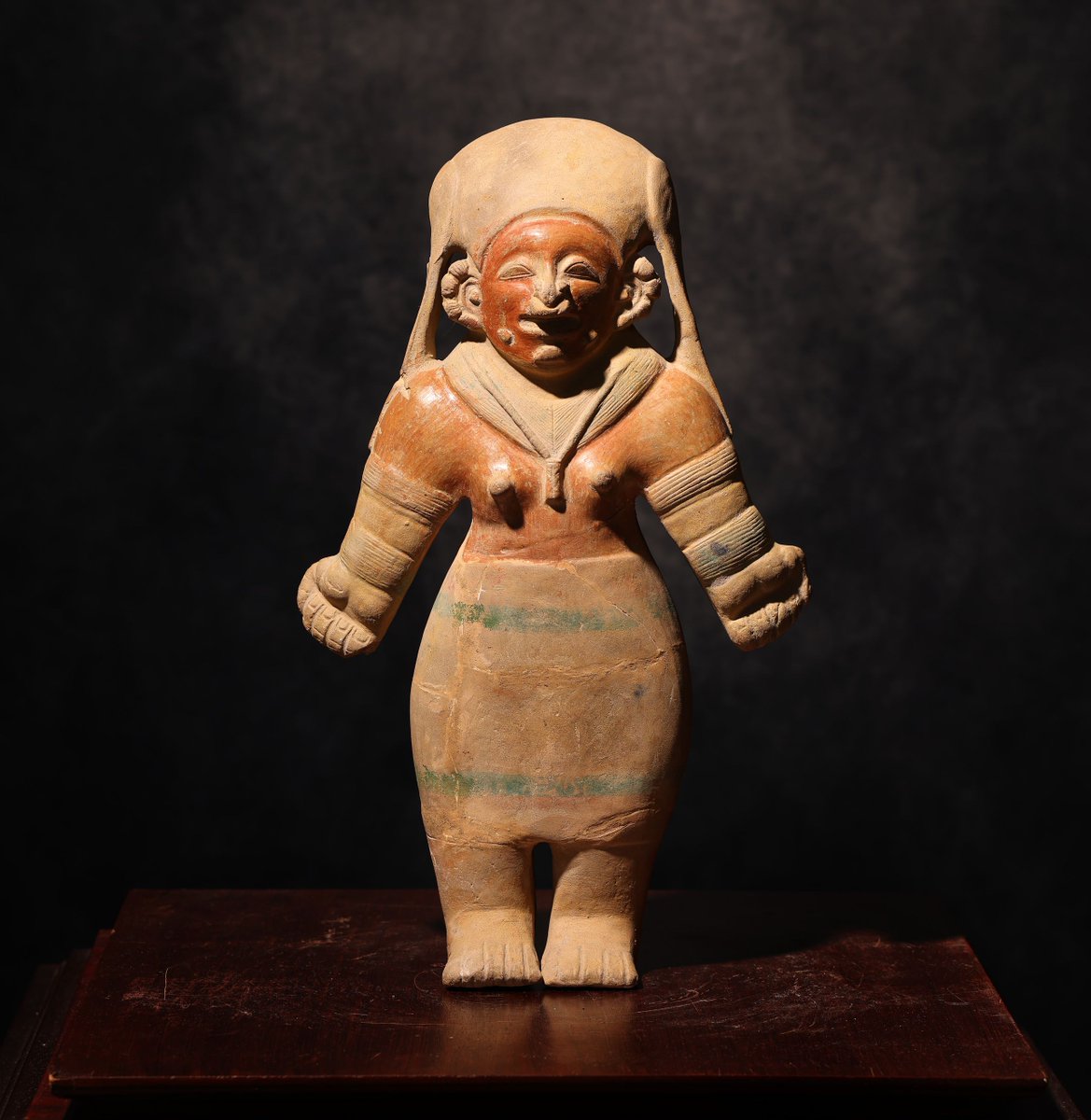 🏺 Lot 275 | Guangala Figure
Ecuador, 100 BC–800 AD

Exceptional Pre-Columbian ceramic figure with refined modeling and ritual presence.

💶 Start: €4,500 | Est.: €7,000–7,500
⏰ 12 Feb · 3 PM (GMT+1)

👉
ow.ly/wFLR50Y9TGg
.
.
.
#precolumbianart #ancientart #artauction