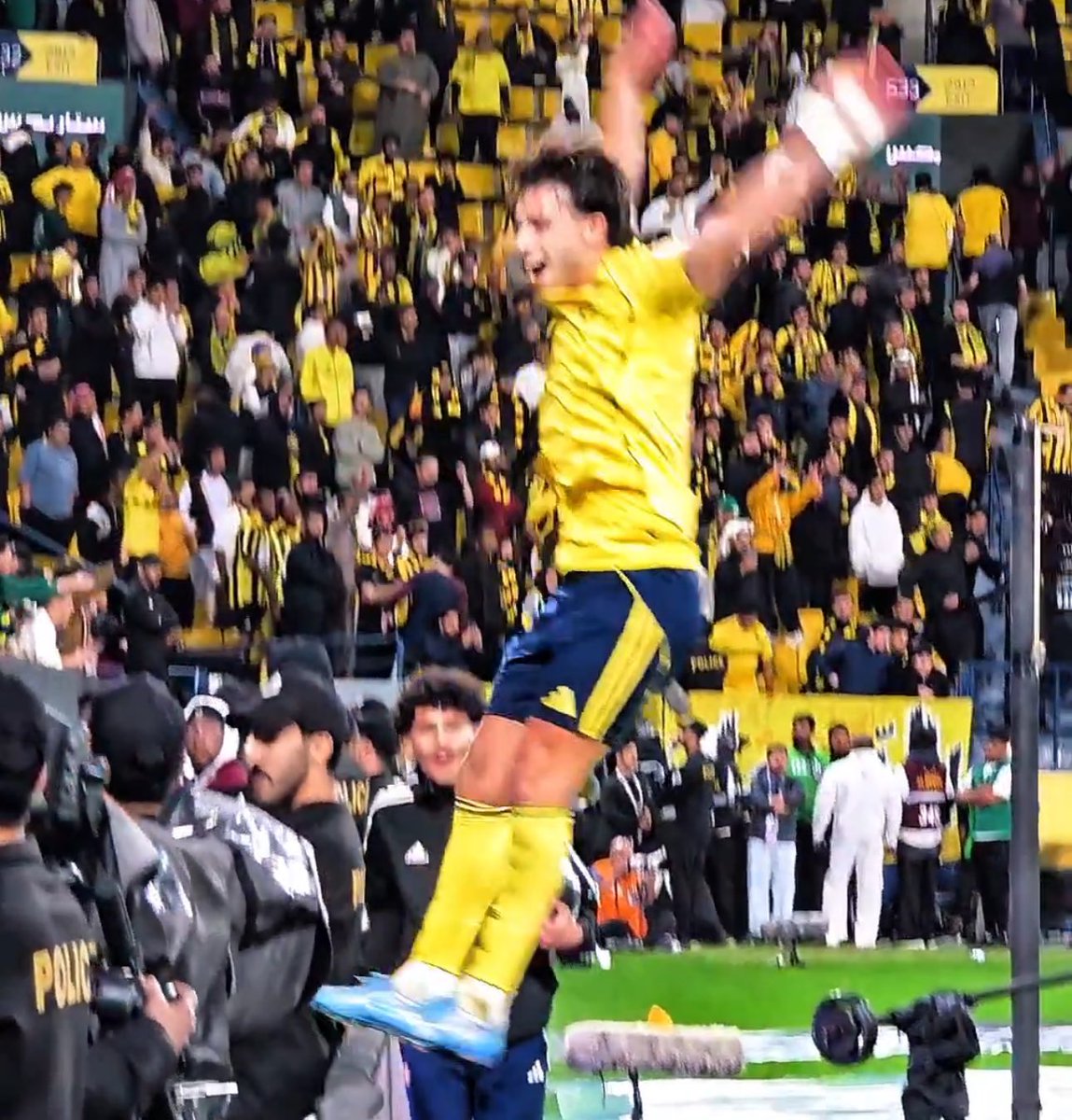 وين طاير بالهوى…

#النصر_أركاداغ 
#كرستيانو_رونالدو