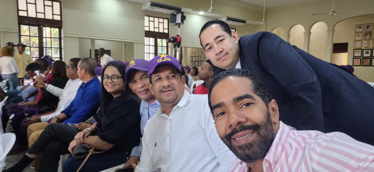 Contundente respaldo de los compañeros del Comité Central de @pldenlinea de la Provincia La Altagraciay la Región Este al compañero @fjaviergarciaf Miembro del Comité Político y seguro Candidato Presidencial de nuestro Partido!💜

Excelente Asamblea en San Pedro de Macorís!🌟