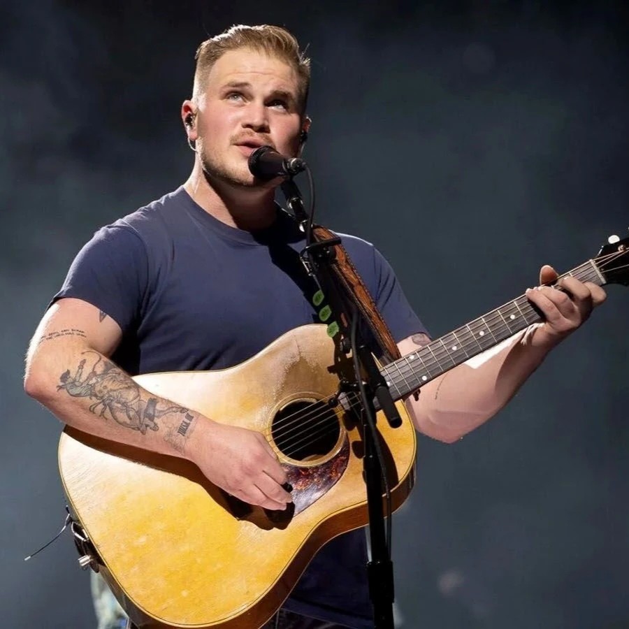 factpostnews's tweet image. Zach Bryan on the Turning Point USA halftime show:

"I don’t care what side you’re on, a bunch of adults throwing temper tantrums and their own halftime show is embarrassing as hell and the most cringe shit on the planet"