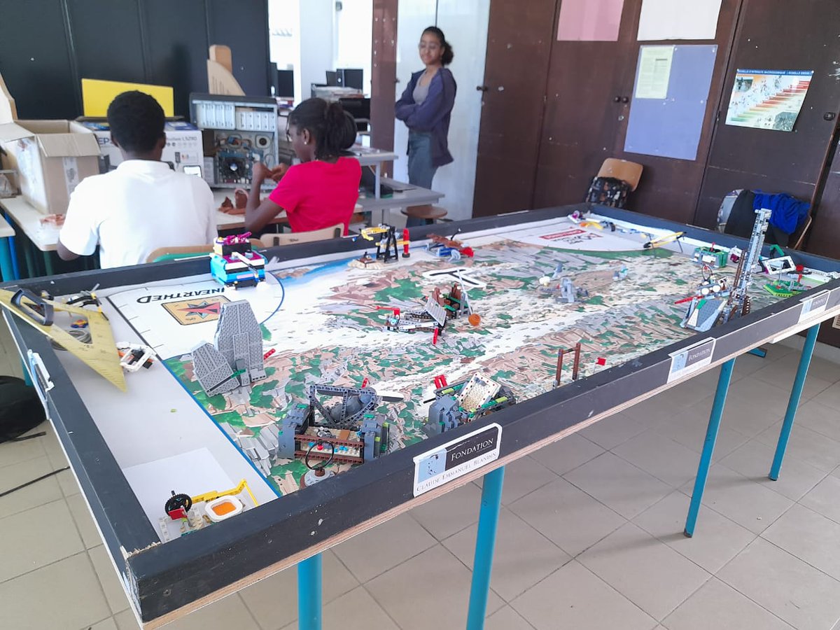 #EcoleOuverte  de carnaval au collège <a href="/CGRichardSamuel/">Collège Richard Samuel</a>
🤖 Atelier de préparation au concours Robotique FIRST
🧠 Révisions DNB – Sciences-SVT Physique.
 🚦 Préparation à l’ASSR 2
🌍 Préparation au test EVALANG
<a href="/AcGuadeloupe/">Académie de la Guadeloupe</a> <a href="/GFioni/">Gabriele Fioni</a>