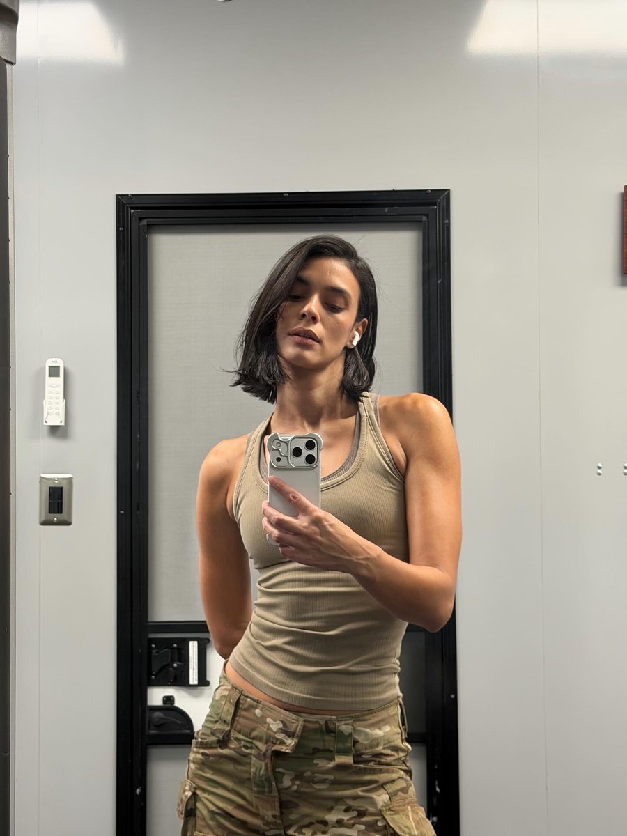 paramountplusbr's tweet image. Enquanto a nova temporada de Lioness não chega, a gente fica como? Vendo os bastidores de gravação dela: 🇧🇷 Laysla De Oliveira 🇧🇷

#Lioness #Série #ParamountPlus #Streaming #Bastidores