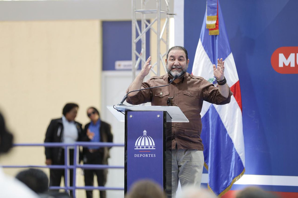 #ReflexionesEnVozAlta 
"Los Perremeistas deberían asirse, agarrarse, amarrarse... abrazarse al liderazgo y la figura  del Presidente @LuisAbinader, como naufrago al salvavidas ."  ( 1/3)

#RogelioGenao
